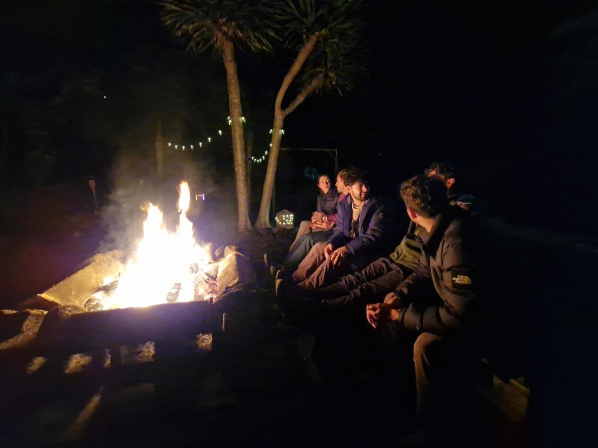 Loving Strangers Hostel Мадалена Экстерьер фото