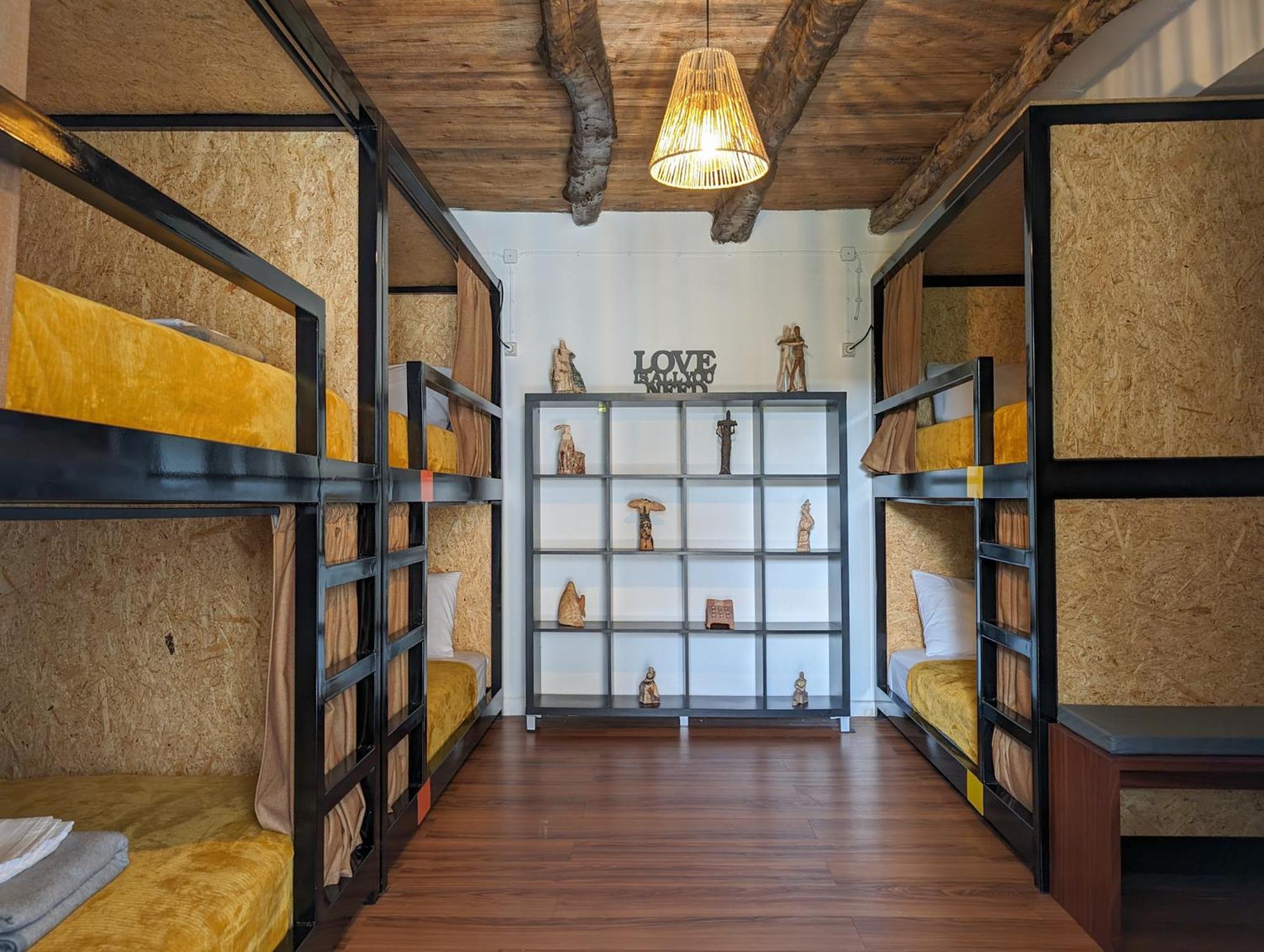Loving Strangers Hostel Мадалена Экстерьер фото
