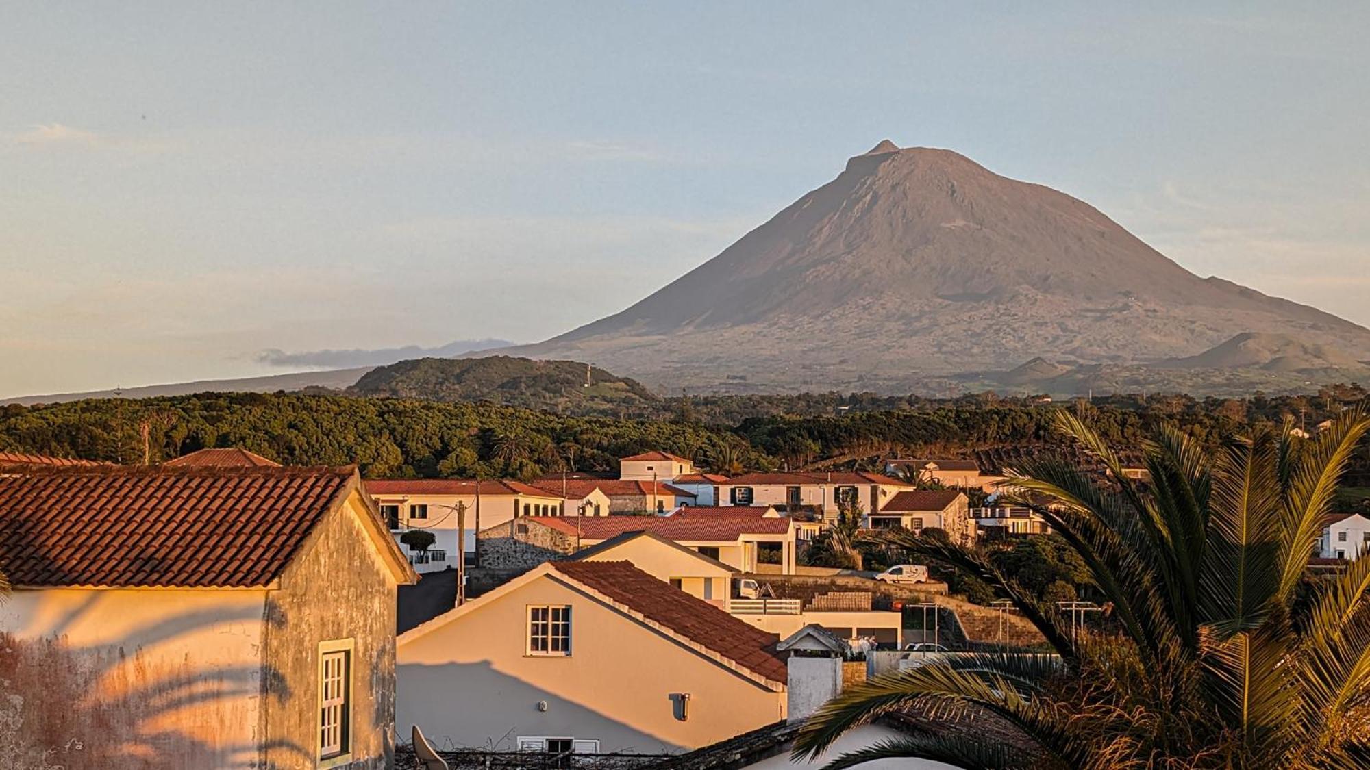 Loving Strangers Hostel Мадалена Экстерьер фото