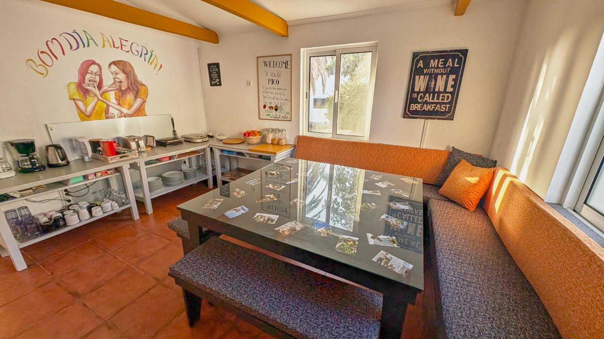 Loving Strangers Hostel Мадалена Экстерьер фото