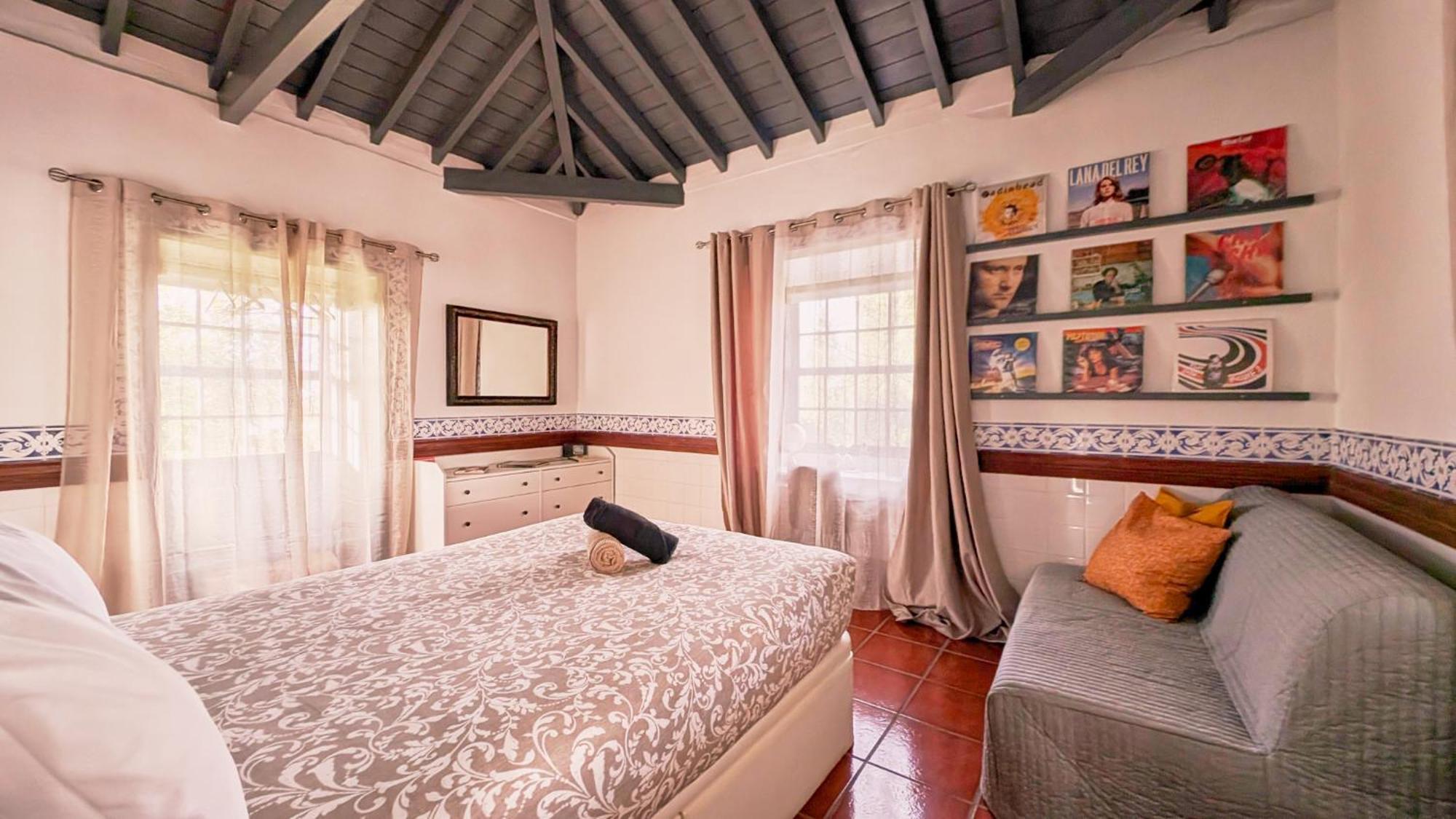 Loving Strangers Hostel Мадалена Экстерьер фото