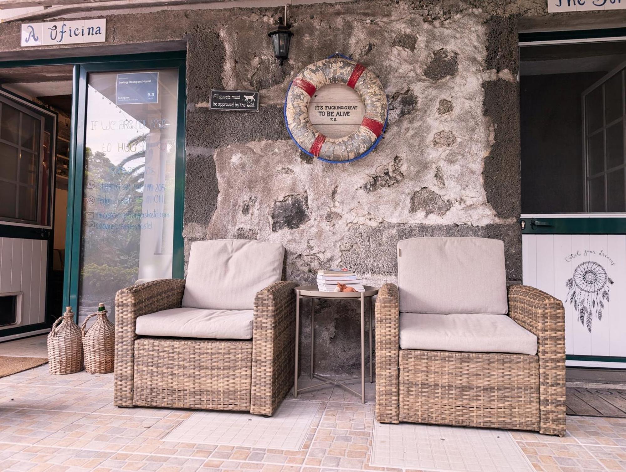Loving Strangers Hostel Мадалена Экстерьер фото